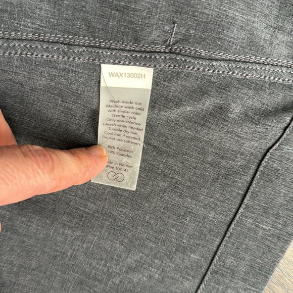 Calia by Carrie Underwood. Gray lightweight Warm up Jacket. Size Medium. - Picture 9 of 9